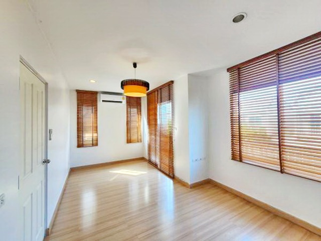 สารสาสน์วิเทศสุวรรณภูมิ 2.4 กม. เมกกะ บางนา กม.8 ทาวน์โฮมหัวมุม ให้เช่า 2ชั้น 4นอน รร.คอนคอร์เดียน 1.7กม. MRTลาซาล 5.5 กม. 30ตรว.