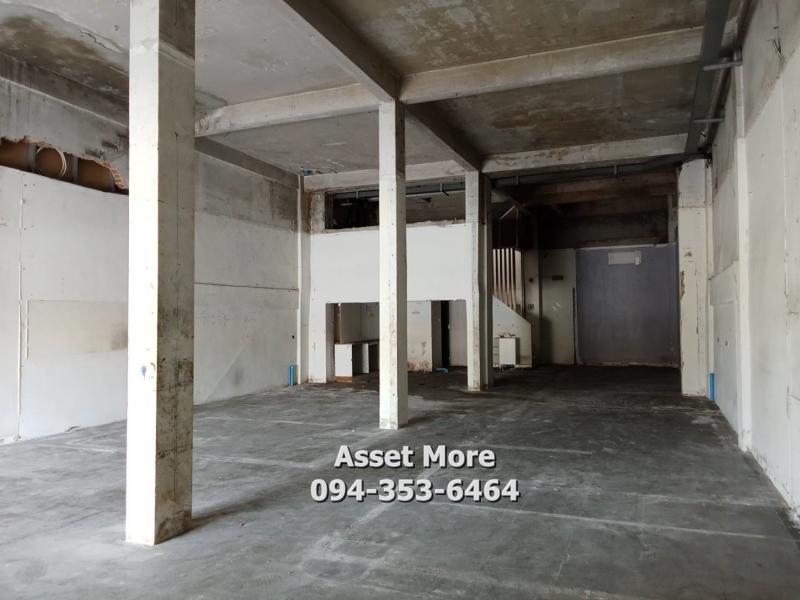 ปล่อยเช่าอาคารพาณิชย์ 2 คูหา 4 ชั้น ติดถนนใหญ่ ย่านถนนแจ้งวัฒนะ ใกล้เซ็นทรัล และสถานีMRTสายสีชมพู มีที่จอดรถรองรับลูกค้า