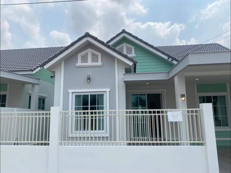 AOM 1385บ้านเดี่ยวสร้างใหม่พร้อมเข้าอยู่ ใกล้อ่างเก็บน้ำมาบประชัน3 ห้องนอน 2 ห้องน้ำ พื้นที่ เริ่มต้น 49 ตร.วพื้นที่ใช้สอย 120 ตร.มห้องนั่งเล่น โอ่โถงอากาศถ่ายเทสะดวก ห้องครัวมีพื้นที่ทำสวนปลูกหญ้า ปลูกต้นไม้ได้จอดรถในบ้าน 1 คัน โป่ง-มาบประชัน ห่างจากตัวเมืองพัทยา 15 นาที เพียง 3,390,000บาท ค่าโอน 50 50ติดต่อขอรูปและรายละเอียดเพิ่มเติม  สนใจนัดชมสถานที่จริงคุณต๋อม 081-925-2443  , ค