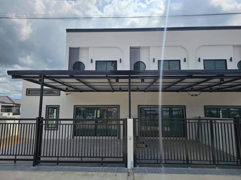 AOM 1384บ้านบุญสิริ3 หลุดจองเปิดจอง‼️ทาวน์โฮม2ชั้น สไตล์ทันสมัย   ราคาเพียง 2,190,000 บาท ราคาพรีเซลระหว่างก่อสร้างเท่านั้นปกติ 2,490,000 บาทพิกัด : ซอยสยามคันทรี รัตนากรวิลเลจ17 พื้นที่เริ่มต้น 18 ตารางวา 2 ห้องนอน 2 ห้องน้ำ  1 ห้องรับแขก 1 ห้องครัว จอดรถในบ้านได้ 1 คัน บรรยากาศร่มรื่น มีความเป็นส่วนตัว  ใกล้ชิดธรรมชาติ เงียบสงบบ้านเสร็จพร้อมเข้าอยู่  จองวันนี้พร้อมรับของแถมมากม