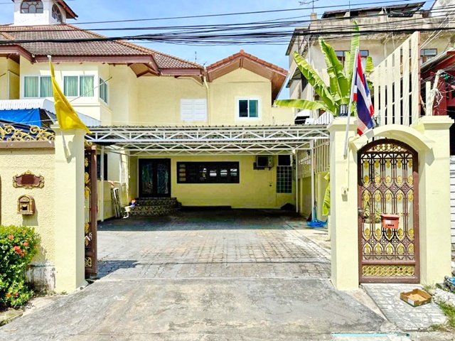 BTSอ่อนนุช 300ม.ทางด่วนสุขุมวิท 50 100ม. จอดรถ 5คัน ให้เช่าบ้านเดี่ยว 27,998b-m 2 ชั้น 3นอน 3 น้ำ 4 แอร์ 200ตรม.ม.กรุงเทพ สุขุมวิท 1.8 กม. 52 ตรว. 210 ตรม.   BTS OnNut 300m. 5Parking Sukhumvit50 Expressway 100m. house for rent 27,998b-m 2Storeys 3bed 3bath 4air 200sqm. Bangkok University Sukhumvit 1.8km. 52 sqw. 210 sqm.ขนาด: 52 ตรว. 210 ตรม.52 sqw. 210 sqm.แขวงพระโขนง เขตคลองเตย กรุงเทพมหานคร 101102 ชั้น 2-3นอน 3 น้ำ4 แอร์5 จอดรถพื้นที่ใช้สอยในตัวบ้าน ประมาณ 80 ตรม.พื้นที่ลานจอดรถ ประมาณ 90 ตรม.เหมาะสำหรับครอบครัว หรือทำเป�