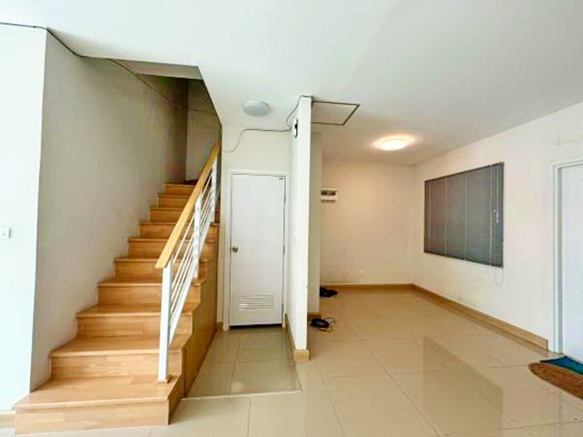 บ้านห้วยกะปิ บางแสน 700ม.ปล่อยเช่าบ้าน   2ชั้น 3นอน 2น้ำ 3 แอร์ 125ตรม. อ่างศิลา1กม.  รพ. เอกชล 2 1.5 กม  32 ตรว. 125 ตรม.