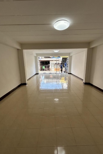 ให้เช่าอาคาร3.5 ชั้น ซอยเสรีไทย48 ใกล้ถนนเสรีไทย ทำเลเหมาะค้าขาย