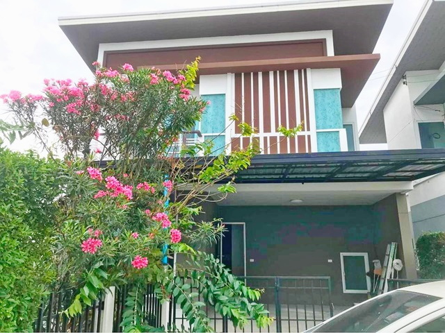 รร.พาณิชยการบางบัวทอง 1.8 กม.เพียวเพลส ราชพฤกษ์ 1.2กม. 4นอน MRT บางรักใหญ่ 2.8 กม. บ้านเดี่ยว 2ชั้น หลังมุม  2 น้ำ มีเฟอร์ อุปกรณ์ไฟฟ้า ให้เช่า 40 ตร.วา.180 ตร.ม. 26,998 b-m หน้าบ้านมีสวนหย่อม  5 แอร์ แหล่งช้อปปิ้ง ตลาดสดท่าอิฐ 2.1 กม.2 จอดรถ   เข้าออกสะดวก  Pure Place Ratchaphruek 1.2km.2-storey MRT BangRakYai 2.8 km.  house corner house 4bed 2bath with furniture electrical appliances For rent 26,998 b-m Bang Bua Thong Commercial School 1.8 km. 40sq.wa. 180 sq.m.There is a garden in front of the house 5 a/c shopping area Tha It fresh market 2.1 km. 2 parking spaces Easy access แยก - ไทรม้า ถ.ราชพฤกษ�