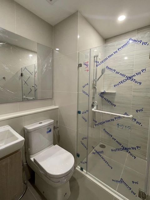 Life Rama 4 Asoke Safe beautiful view clean 17th floor MRT Khlong Toei