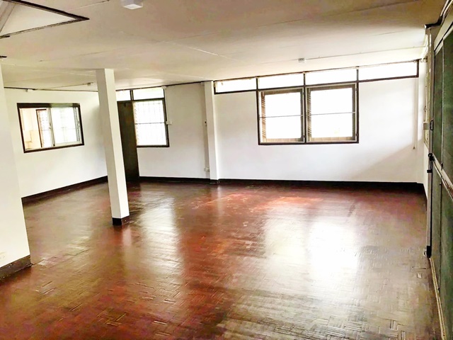 ม.เอแบค 0.9 กม. เดอะไนน์ เซ็นเตอร์ พระราม9 300ม  3 นอน 4 น้ำ 104 ตร.วา 300 ตร.ม พระราม 9 35-45