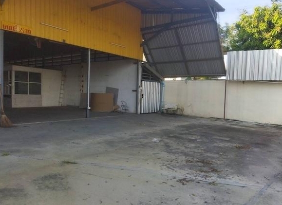 ให้เช่าโกดัง สำนักงาน เนื้อที่ 204 ตรว ถนนนิมิตใหม่  คลองสามวา