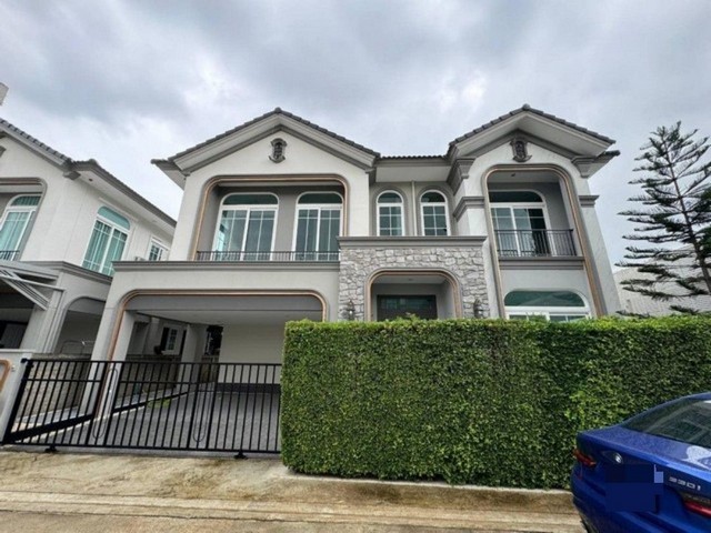 ให้เช่าบ้านเดี่ยว 2 ชั้น ม.แกรนดิโอ สาทร Grandio sathorn บนถนนกัลปพฤกษ์ โครงการเปิดใหม่ คลับเฮ้าส์และสวนขนาดใหญ่ เนื้อที่ 60 ตรว. พื้นที่ใช้สอย 216 ตรม. 4 ห้องนอน 4 ห้องน้ำ 1 ห้องรับแขก, 1 ห้องรับประทานอาหาร, 1 ห้องอเนกประสงค์, 1 ห้องครัว และที่จอดรถ 2 คัน มาพร้อมฟังก์ชั่นพิเศษทั้งระบบอากาศ Frasers Clean and Cool Air และ EV Charger nisv จอดรถ บ้านใหม่เอี่ยม Built-in พร้อมอยู่สถานที่ใกล้เคียง1. Makro, Big C, Home Pro กัลปพฤกษ์2. 