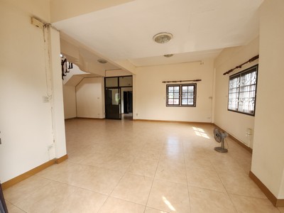 พื้นที่กว้าง 124 ตร.วา ขายบ้านเดี่ยวพร้อมที่ดินใน หมู่บ้านมณฑลทิพย์ พุทธมณฑลสาย 4 (ซอยกระทุ่มล้ม 17 )  แปลงมุมที่เหมาะสุดๆ)