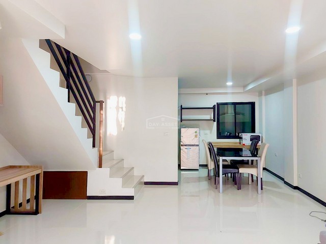 ขายทาวน์โฮม 3 ชั้น ซอยรังสิตนครนายก 32 เนื้อที่ 23 ตร.ว. ขายเพียง 4,990,000 ล้านบาท