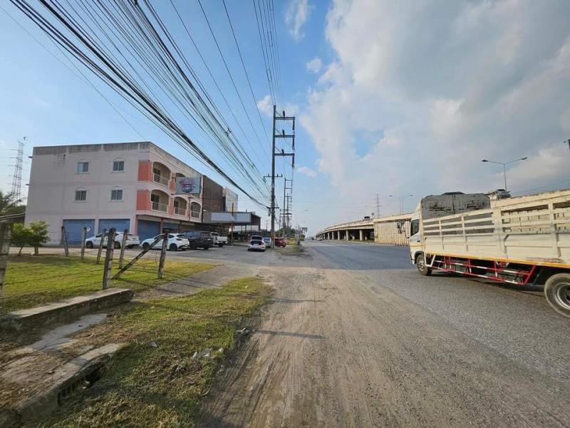 ขายอาคารพาณิชย์ 3 ชั้น (2 คูหา) ทำเลดี ติดถนนบายพาส ชลบุรี (ตรงข้ามโรงแรม เจ พาร์ค)