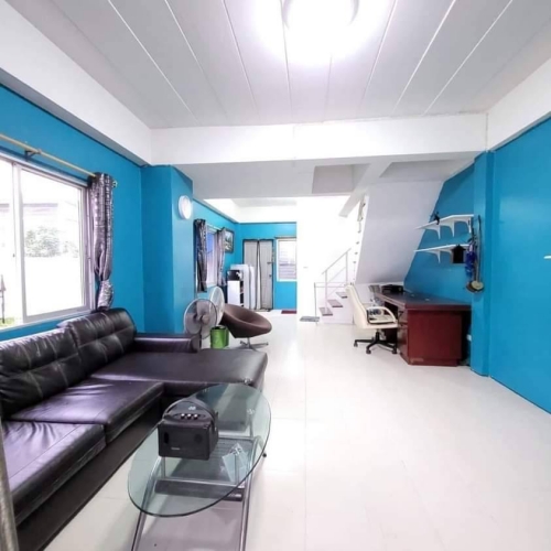 ขายด่วน ทาวน์โฮม ประภัสสร พรีซีโอ4  ซอยเขานกยูง- อมตะนคร นาป่า ชลบุรี  สภาพดี หลังมุม มีเนื้อที่สวน