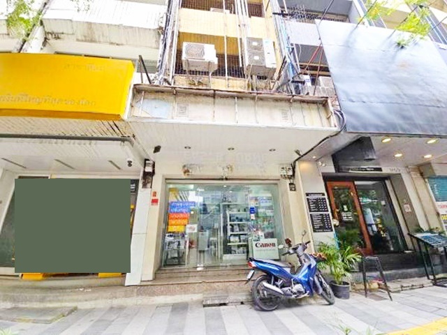 ให้เช่าชั้น1- 4 โรบินสัน BTS ศาลาแดง 1 กม. MRT สีลม 1 กม. ม.จุฬาลงกรณ์ 1.5 กม.2 น้ำ ทำเลดีมาก ติดถนน ย่านธุรกิจ ให้เช่า 139,998 b-m อาคารพาณิชย์1คูหา สีลม 1.1 กม. แหล่งช้อปปิ้ง เหมาะทำออฟฟิศ คลินิก โชว์รูม คาเฟ่ หรือร้านอาหาร 235 ตร.ม.16 ตร.วา. รพ.กรุงเทพคริสเตียน 1 กม.สวนลุมพินี 2.1 กม.เดินทางสะดวก BTS Saladaeng 1 km. MRT Silom 1 km. Chulalongkorn University 1.5 km.2 bathroom Very good location On the road Business area Commercial building 1 unit For rent Floor 1-4 Soi Silom 6-10 Robinson Silom 1.1 km. Shopping area Suitable for office clinic showroom cafe or restauran