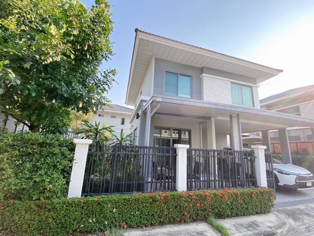 ขายบ้านเดี่ยว เพอร์เฟค เพลส สุขุมวิท 77 – สุวรรณภูมิ 56.2 ตร.ว เฟส 8 ใกล้สนามบินสุวรรณภูมิ บ้านสไตล์โมเดิร์น เฟส 8 บิวอินเรียบร้อย พื้นที่ 56.2 ตร.วพื้นที่ใช้สอย 147 ตร.ม4 ห้องนอน, 3 ห้องน้ำ, 1 ห้องนั่งเล่น, 2 ห้องครัวหน้าบ้านหันไปทางทิศเหนือจอดรถในบ้านได้ 2 คันที่ตั้ง: ถนนลาดกระบัง ตำบลคลองราชาเทวะ อำเภอบางพลี จังหวัดสมุทรปราการบ้านต่อเติมทั้งด้านหน้า ห้องทำงาน และห้องคร