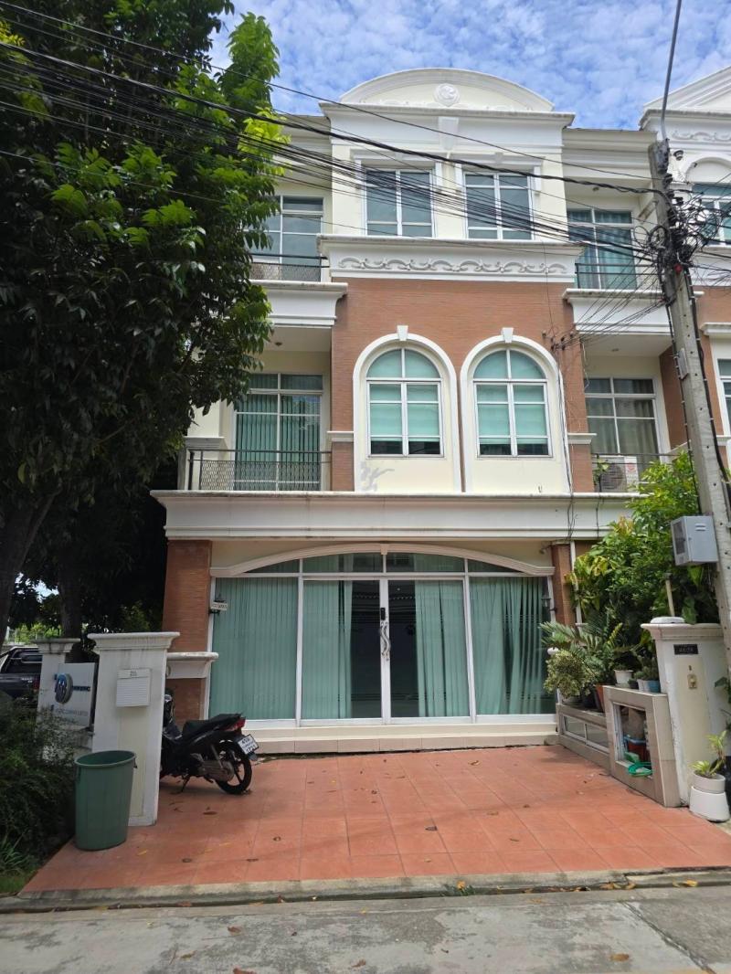 H.463ที่ตั้ง ซอยแจ้งวัฒนะ 14 ถนนแจ้งวัฒนะ ทุ่งสองห้อง หลักสี่ กรุงเทพมหานคร ,ขายทาวน์โฮม เดอะ พาราไดซ์ แจ้งวัฒนะ The Paradise Cheangwattana ตกแต่งสวยพร้อมเข้าอยู่ รายละเอียด-เนื้อที่ 29.40 ตารางวา- 3 ห้องนอน 4 ห้องน้ำ 2 ห้องรับแขก พร้อมสิ่งอำนวยความสะดวก-แอร์,เครื่องทำน้ำอุ่น,โซฟา,โต๊ะ,ตู้,เตียง เหมาะสำหรับอยู่อาศัย หรือทำเป็นโฮมออฟฟิศ  สถานที่ใกล้เคียง-ใกล้ห้างสรรพสินค้าหลายแห่ง-สน�