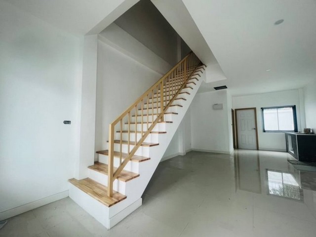 บ้าน 2 ชั้น ติดถนน ใกล้ตลาดสามแยก สันทรายน้อย