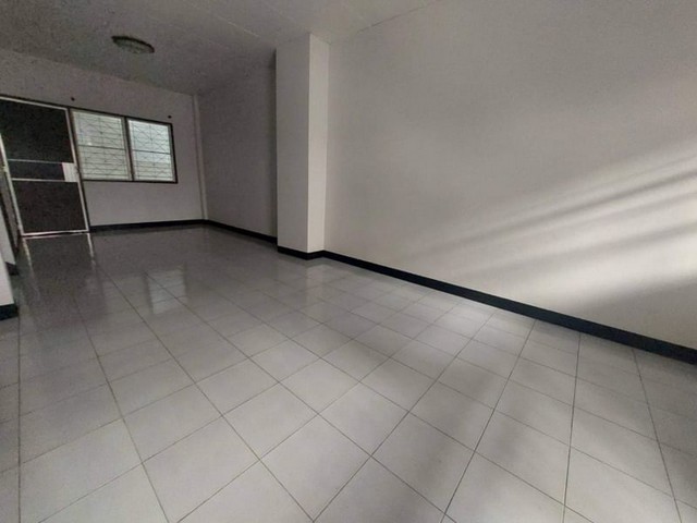 ทาวน์เฮาส์ 2 ชั้น รีโนเวทใหม่ ทำเลดี ดอนแก้ว แม่ริม