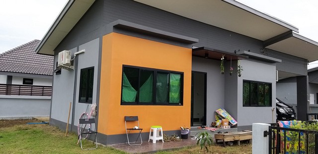 ขายบ้าน หมูบ้านสุดขอบฟ้าอยู่หลังวัดพยาตาก   111 ตารางวา ชัยนาทที่ตั้ง : หมู่ 4 ต.บ้านกล้วย อ.เมืองจังหวัด ชัยนาทขนาดพื้นที่ :   111 ตารางวารายละเอียดขายบ้าน หมูบ้านสุดขอบฟ้าอยู่หลังวัดพยาตาก ขับรถ2 นาทีถึงศาลากลางติดแอร์ใหม่ให้ทุกห้อง 3 เครื่อง  เครื่องทำน้ำอุ่น+ปั้มน้ำราคาขาย 2,600,000 บาท สนใจติดต่อ ป้าแหว๋ว 093-3836545