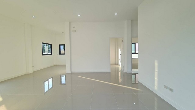 ขายบ้านเดี่ยวชั้นเดียว ใกล้ถนนข้าวหลาม ใกล้โรงเรียนสารสาสน์ ตำบลห้วยกะปิ อำเภอเมือง ชลบุรี บ้านมือ1 บ้านใหม่ 3 นอน 2 น้ำ 2 ที่จอดรถ