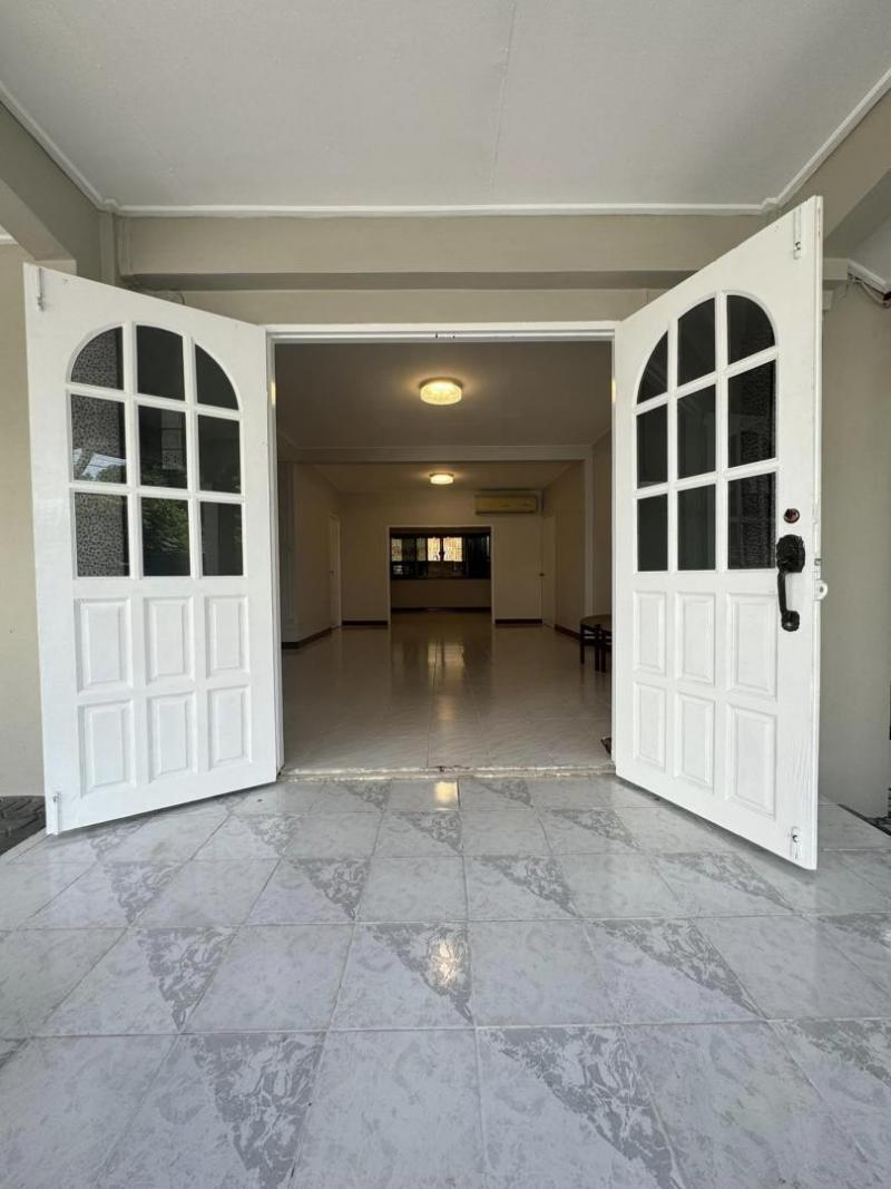 ให้เช่า Home Office บ้านเดี่ยว 2 ชั้น ลาดพร้าว 64 วังทองหลาง  ขนาดพื้นที่ 107 ตารางวา - 5 ห้องนอน 4 ห้องน้ำ