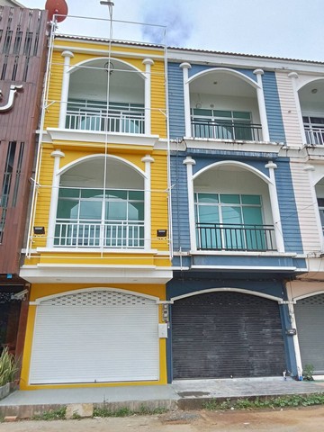 #SHR020 For Rent : Samkong, 3-Story Commercial Building, 2 Bedroom 2 Bathrooms3-storey commercial building1st floor, hall suitable for business, 1 bathroom2nd floor, hall3rd floor, 2 bedrooms, 1 bathroom Nearby places- Lotus Samkong- Andamananda Water Park- Central Phuket- Bangkok Hospital Phuket Price 40,000 baht/month for annual contract*1 month in advance, 3 months security deposit---------------------#SHR020 สำหรับเช่า : อาคารพาณิชย์ 3 ชั้น ทำเลสามกอง 2 ห้องนอน 2 ห้องนํ้าอาคารพาณิชย์ 3 ชั้น ชั้น 1 ห้องโถงเหมาะทำธุรกิจ 1 ห้องน้ำชั้น 2 ห้องโถงชั้น 3 2 ห้องนอน  1 ห้องน้ำ มีแอร์ทุกชั้น สถานที่ใกล้เคียง- โลตัสสามกอง- สวนนํ้าอันดามั