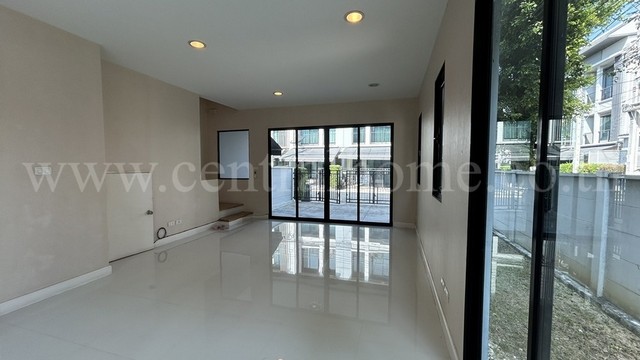 ทาวน์โฮม บ้านกลางเมือง รัตนาธิเบศร์ หลังมุม เดินทางสะดวก