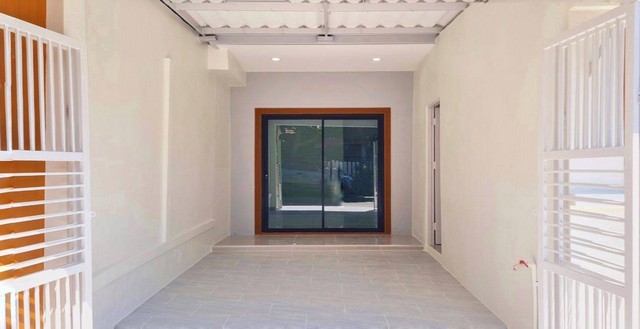 บ้านพฤกษา 3 บางบัวทอง  ทาวน์โฮม 1 ชั้น   พักอาศัยได้  ค้าขายก็ดี