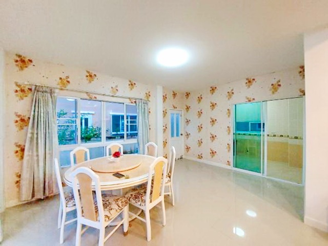 คลองมหาสวัสดิ์ 1.6 กม คฤหาสน์หรู มหิดล ศาลายา 3.5กม..บ้านเดี่ยว 2 ชั้น 3นอน มีเฟอร์ ชุดครัว เครื่องใช้ไฟฟ้า 49 ตร.วา.150 ตร.ม 3 แอร์