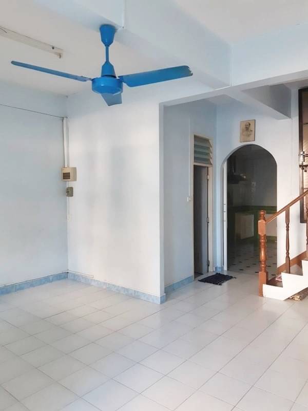 ให้เช่า 3 นอน ซ.รัชดาภิเษก 14-20 MRT ห้วยขวาง 1 กม. ทาวน์เฮาส์ 2 ชั้น ครัวบิวท์อิน 28 ตร.วา.230 ตร.ม.3 แอร์ รร.นานาชาติเกศินี 1 กม.