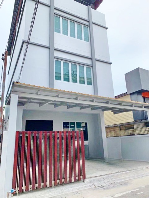 จรัญสนิทวงศ์ 65-71 ทำเลดี เหมาะกับโฮมออฟฟิศ รพ.ซังฮี้ 400 ม.12เมเจอร์ ซีนีเพล็กซ์ ปิ่นเกล้า 1.5กม.คฤหาสน์  5 ชั้น 5 นอน 4 น้ำ ม.ราชภัฏสวนสุนันทา 3.2 กม.แอร์ 33 ตร.วา. 350 ตร.ม.ให้เช่า 64,999 b-m  ตลาดท่าพระจันทร์ 4 กม.แหล่งช้อปปิ้ง MRT สิรินธร 1.3 กม.เดินทางสะดวกCharansanitwong 65-71 Major Cineplex Pinklao 1.5km. 5-storey Lux Mansion 5 bed 4 bath Suan Sunandha Rajabhat University 3.2 km. Good location, suitable for home office Sanghi Hospital 400 m. 12 air  33 sq.wa.350 sq.m. for rent 64,999 b-m  Tha Phrachan Market 4 km. shopping area MRT Sirindhorn 1.3 km. convenient transportation  แยกเกียกกายถ.จรัญ�