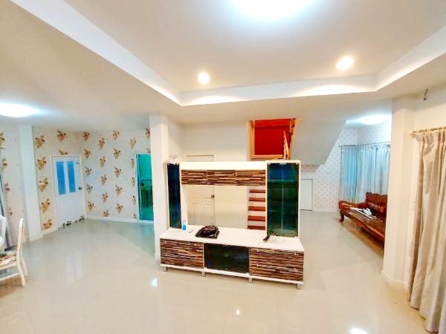 บ้านเดี่ยว 2 ชั้น คลองมหาสวัสดิ์ 1.6 กม. คฤหาสน์หรู มหิดล ศาลายา 3.5กม. 3นอน มีเฟอร์ ชุดครัว เครื่องใช้ไฟฟ้า 50ตร.วา.180 ตร.ม 3 แอร์