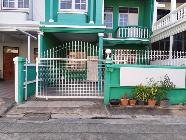  ย่านธุรกิจ แหล่งชุมชน รร.นานาชาติเกศินี 1 กม. MRT ห้วยขวาง 1 กม. โฮมโปร รัชดาภิเษก 1.8 กม.ทาวน์เฮาส์ 2 ชั้น ให้เช่า 24,998 b-m 3 นอน 2 น้ำ ซ.รัชดาภิเษก 14-20 ครัวบิวท์อิน 30 ตร.วา.240 ตร.ม.3 แอร์ ม.หอการค้า 2.6 กม ถ.ประชาราษฎร์บำเพ็ญ Kesinee International School 1 km. MRT HuaiKhwang 1 km. HomePro Ratchadaphisek 1.8 km. 2-storey townhouse 3 bed 2 bath Soi Ratchadaphisek 14-20 built-in kitchen 30sq.w. 240 sq.m.3 a/c  For rent 24,998 b-m, business district community area, University of the Thai Chamber of Commerce 2.6 km., Pracharat Bamphen Rd.    แยก ห้วยขวาง รัชดาภิเษก 14-20ถ.ประชาราษฎร์บำเพ็ญ รัช