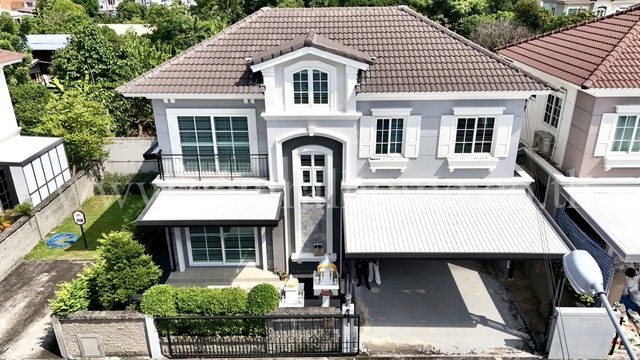 รหัสทรัพย์ 5893บ้านแฝด โกลเด้น นีโอ สาธร - กัลปพฤกษ์  ราคาดี สวยสุดในโครงการที่ตั้ง : ตำบลบางขุนเทียน อำเภอจอมทอง จังหวัดกรุงเทพมหานคร 10150รายละเอียดทรัพย์- บ้านแฝด 2 ชั้น, ขนาดเนื้อที่ 43.5 ตารางวา, พื้นที่ใช้สอย 161ตารางเมตร- 4 ห้องนอน, 4 ห้องน้ำ, 1 ห้องรับแขก, 1 ห้องครัว, 2 ที่จอดรถ- พื้นชั้นล่าง กระเบื้องและ ชั้นบนลามิเนต- บิ้วอินครัว- หันหน้าทิศตะวันออกเฉี