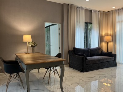 ขายบ้านหรูใจกลางเมือง! สัมผัสชีวิตระดับสูงในบ้านหรูที่มีสไตล์และความสะดวกสบายครบครัน บางกอก บูเลอวาร์ด ศรีนครินทร์ – บางนา