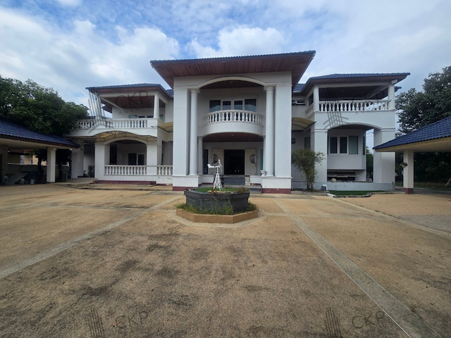 ขาย บ้านเดี่ยวหลังมุม เอกชัย ออร์คิด การ์เด้น ขนาด 500 ตร.วา พื้นที่ใช้สอยเยอะมากพร้อมสวนข้างบ้าน โรงจอดรถสามารถจอดได้ 8 คัน  แขวงบางบอน เขตบางบอน กรุงเทพฯ สนใจสอบถามได้ค่ะรายละเอียด ( Description )- ขนาด 500.2 ตร.วา- พื้นที่ใช้สอย 1,000 ตร.ม.- สูง 2 ชั้น- 6 ห้องนอน 6 ห้องน้ำ 1 ห้องใต้ดิน- 3 โถงใหญ่ 1 ครัวไทย 1 ครัวฝรั่ง- 2 ห้องนอน 1 ห้องน้ำ สำหรับแม่บ้าน- โรงจอดรถสามารถจอดได้ 8 คันการเดินทาง- ถ