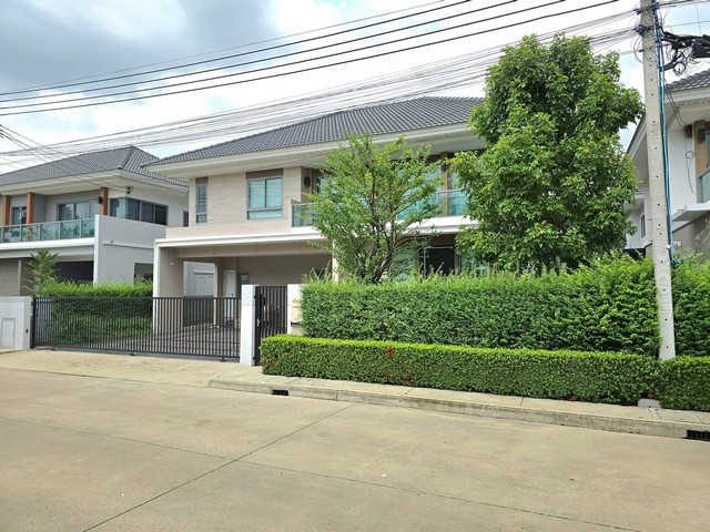 ขายบ้านเดี่ยว 2 ชั้น 70 ตรว. 4 ห้องนอน เพอร์เฟค เพลส Perfect Place พระราม 9-กรุงเทพกรีฑา ** บ้านสภาพใหม่มาก หันหน้าทิศเหนือ*** ราคาขาย 15.9 ล้านบาทติดต่อ:: ฐิติพรรณ (ตุ่น) โทร/ID Line:: 0942823961Line:: https://line.me/ti/p/3xFA1An8Kcรหัส# TO1641 บ้านเดี่ยว 2 ชั้น เพอร์เฟค เพลส Perfect Place พระราม 9-กรุงเทพกรีฑา  TYPE  Malinda หันหน้าทิศเหนือเนื้อที่ 70 ตรวพื้นที่ใช้สอย 245 ตรม4 ห้องนอน 5 ห้องน้ำ1 ห้องเก็บของ  1 ห้องครัว 1 ห้องแม่บ้าน+ห้องน้ำ3 ที่จอดรถ�