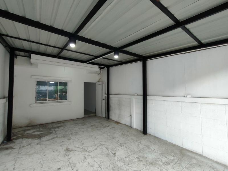 ขายด่วน! ทาวน์โฮม 2 ชั้น รีโนเวทใหม่ พร้อมอยู่ หมู่บ้านวโรชา 2 ซอยเอกชัย 127 เนื้อที่ 19 ตารางวา