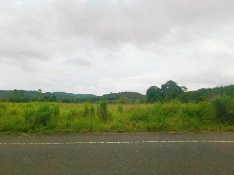 #ขายที่ดิน 11-1-88 ไร่????พิกัด ต.มะขามคู่ อ.นิคมพัฒนา จ.ระยอง#ผังสีม่วงลาย????ขายไร่ละ  2.8 ลบ.   (โอนราคาประเมิน)????หน้ากว้างประมาณ 198 เมตร????ลึกประมาณ 150 เมตร????ติดถนนสาธารณะ 2 ด้าน????น้ำประปา/บาดาล????ไฟฟ้า ????ใกล้ความเจริญอื่นๆอีกมากมาย????เหมาะทำโรงงาน โกดัง  ที่จอดรถ เก็งกำไร หรือพัฒนาด้านอื่นๆ????สนใจติดต่อ☎️081-4590982 ☎️098-9955449ID:ladapa23- ห่างจากท่าเรือแหลมฉบัง 38  กม- ห่างจากนิคมพัฒนา 16 กม- ห่าง จาก