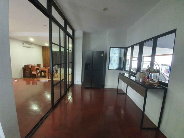 ให้เช่าบ้านเดี่ยวบ้านเดี่ยว 99 ตารางวา ตกแต่งใหม่ ลาดพร้าว 80  3 ห้องนอน 3 ห้องน้ำ  เฟอร์ครบ