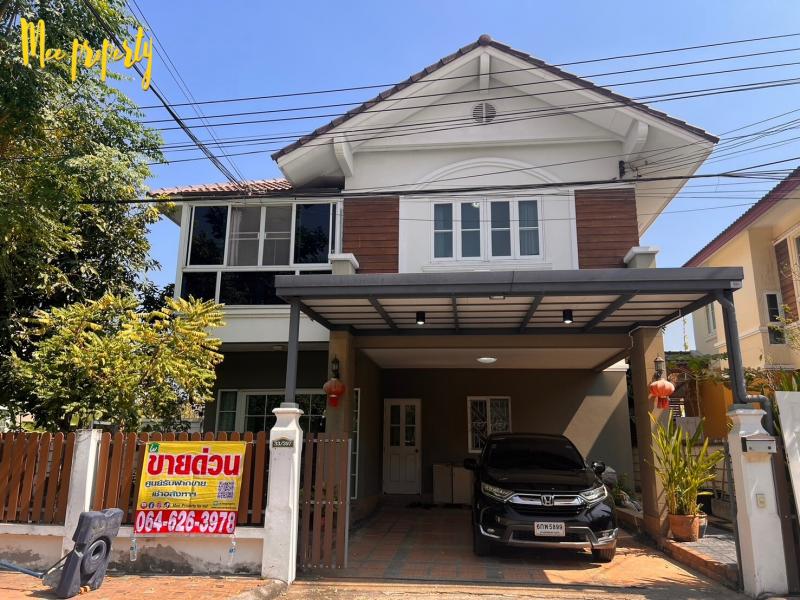 บ้านเดี่ยว2ชั้น หมู่บ้านภัทรา ถนนสุขาภิบาล2 แขวงประเวศ ขนาดที่ดิน 52.50 ตารางวารายละเอียดบ้าน -  3  ห้องนอน-  3  ห้องน้ำ-  1  ห้องครัว-  1  ห้องรับแขก-  1  ห้องเล็ก บริเวณระเบียงชั้น2  (สามารถทำห้องพระหรือห้องนั่งเล่นได้)รายการเฟอร์นิเจอร์ที่แถม-ชุดโซฟาที่ห้องรับแขก-ตู้เสื้อผ้า3ตู้-โต๊ะเครื่องแป้ง3-โต๊ะทีวี2เครื่องใช้ไฟฟ้าที่แถม-แอร์ 4 เครื่อง-เครื่องดูดควัน1-เตาแก๊ส 1-เครื่อ