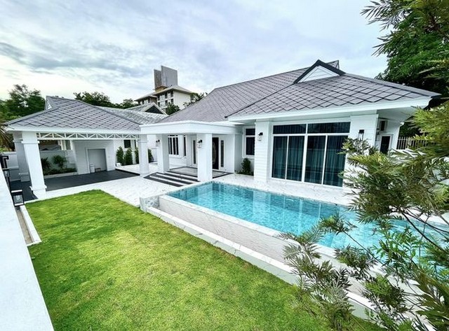 AOM 1402ขายพูลวิลล่า แต่งครบพร้อมอยู่  ซ.ชัยพฤกษ์2 ใกล้หาดจอมเทียน อมรวิลเลจ, หนองปรือ, บางละมุง, ชลบุรี 20150, ประเทศไทยขายพูลวิลล่า แต่งครบพร้อมอยู่ ซ.ชัยพฤกษ์2 ใกล้หาดจอมเทียน  ราคา 8,490,000 บ.3 ห้องนอน 2 ห้องน้ำที่ดิน 86 ตรว. พื้นที่ใช้สอย 200 ตรม.สระว่ายน้ำระบบเกลือ 7ม.x4ม. ลึก1.3มรปภ. 24 ชม.แถมฟรีเฟอร์นิเจอร์ครบตามรูป ม่านทั้งหลังแอร์ 4เครื่อง ตู้เย็น TV 55 นิ้วเตาแก๊ส+เตาอบบิ้วอิน เครื