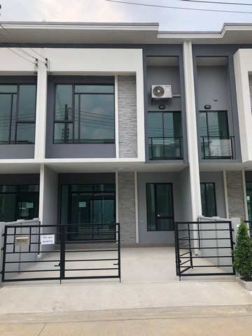 ทำเลดี ให้เช่าราคาถูก แกรนด์ พลีโน่ พหลโยธิน - รังสิต รีบคว้าด่วน!แกรนด์ พลีโน่ พหลโยธิน - รังสิตตั้งอยู่ที่ 91 คลอง 1 คลองหลวง ปทุมธานี ริมถนนพหลโยธิน ใกล้ฟิวเจอร์พาร์ค (ห่างจากฟิวเจอร์พาร์คเพียง 2 กม.) ทางด่วน และเพียง 10 นาทีถึงสนามบินดอนเมืองบ้านให้เช่าราคาถูก ทำเลดีเยี่ยมทาวน์เฮ้าส์ 2 ชั้น เนื้อที่ 22 ตรว. 2 ชั้น 3 ห้องนอน 3 ห้องน้ำ จอดรถได้ 2 คันบ้านตกแต่งบางส่วน พร