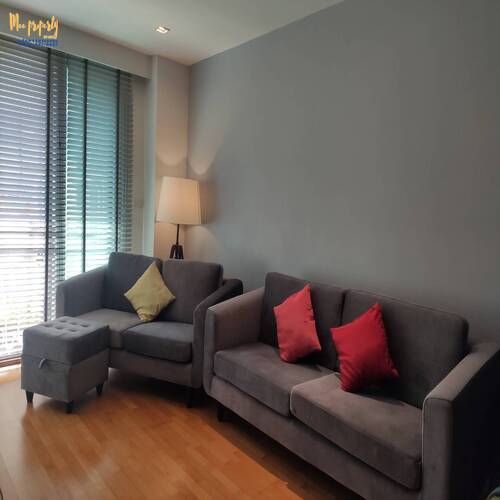 ขาย คอนโดตกแต่งพร้อมอยู่ 2 ห้องนอน 2 ห้องน้ำ ขนาด 85.75 ตารางเมตร โครงการ Issara 42 Sukhumvit Condominium ซึ่งตั้งอยู่ในเขตคลองเตย ใกล้ BTS เอกมัยรายละเอียด- 2 ห้องนอน - 2 ห้องน้ำ - 1 ห้องนั่งเล่น  - 1 ห้องครัวรายละเอียดของแถม- เครื่องใช้ไฟฟ้า LED TV 1 เครื่อง, - แอร์ 3 เครื่อง, - ตู้เย็น,  - ไมโครเวฟ, - เครื่องทำน้ำอุ่น 2 เครื่อง, - เครื่องซักผ้าสิ่งอำนวยความสะดวก- สระว่ายน้ำ, Jacuzzi- ห้องฟิตเนส- ห้องสตรีม- ลิฟท์- ที