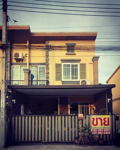 #ขายถูกบ้านหน้ากว้าง5.50 เมตรแปลงมุมวิวสวนต้นโครงการพร้อมตกแต่งแล้วสวยพร้อมอยู่  มบ.โกลเด้นทาวน์3(สุขสวัสดิ์-พุทธบูชา)ราคา : 3,790,000#ลูกค้าปล่อยเพราะขยายครอบครัวอยุ่แล้วเติบโตแน่นอนทิศตะวันตกเฉียงใต้#สภาพดีราคานางฟ้าใกล้มหาลัยบางมดพท.20 ตร.ว. แปลงมุม วิวสวน อยู่ต้นโครงการ4 นอน 2 น้ำ จอดรถ 1 คัน แถมปั้มน้ำและแท้งค์น้ำ ลานซักล้าง ส่วนตากผ้า มีหลังคา2ชั้นระบายอากาศ