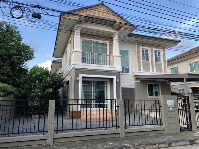 ขายบ้านสวยพร้อมอยู่ หมู่บ้านภัสสรบางนา 51.4 ตารางวา 4 นอน 2 น้ำ พร้อมเฟอร์นิเจอร์ น้ำไม่ท่วม