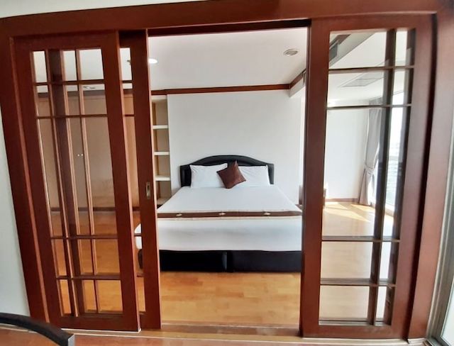 Waterford Sukhumvit 30 Safe clean quiet 16th floor BTS Phrom Phong