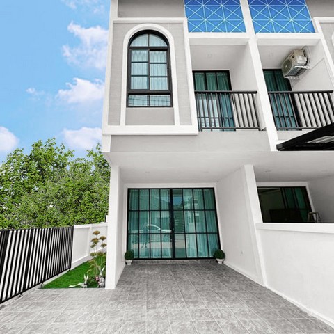 AOM 1401ทาวน์โฮม 2 ชั้น พร้อมให้คุณเป็นเจ้าของแล้ว เหลือเพียงไม่กี่หลัง สามารถกู้ซื้อบ้านได้ทุกอาชีพจองวันนี้รับสิทธิพิเศษ มากมายโครงการใหม่ มือ1 พร้อมเข้าอยู่ทาวน์โฮม 2 ชั้น สไตล์ยุโรป เริ่มต้น ????.???????? ลบพิกัดซอยสยามคันทรีคลับ พัทยากลาง พื้นที่เริ่มต้น 18 ตร.ว. 2 ห้องนอน 3 ห้องน้ำ  1 ที่จอดรถแถมฟรีให้เลย ฟรี ชุดผ้าม่านทั้งหลัง  ฟรี แชงกาเรียห้องโถง ฟรี เคาท์เตอร์ครั