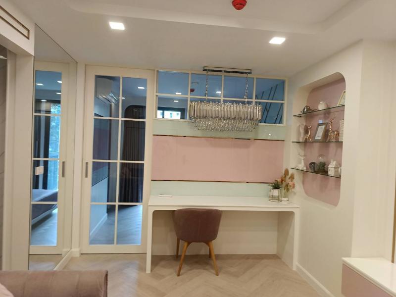 ***ห้องสวยขายต่ำกว่าราคาตลาดค่ะ ????คุ้มค่าห้องบิ้วอินทั้งห้องสวยมากแค่ค่าแต่งหมดเกือบล้านค่ะ????ห้องใหม่ ไม่เคยปล่อยเช่า????วิวสวนสวย ไม่ร้อน เห็นสวนสวยๆขาย (For Sale) คอนโด : เดอะ ไลน์ พหลโยธิน อาคาร B (The Line Phahonyothin Park B)ประเภท : 1 ห้องนอน 1 ห้องน้ำพื้นที่ : 41 ตรม.เฟอร์นิเจอร์ : ครบทิศ : เหนือราคาขาย : 5,500,000 ลด 4,500,000 บาทค่าโอน = 50:50สิ่งอำนวยความสะดวก-Swimming Pool/สระว่ายน้ำ-Gym/ยิม-Co-Cooking Studio/สตูดิโอทำอาหา