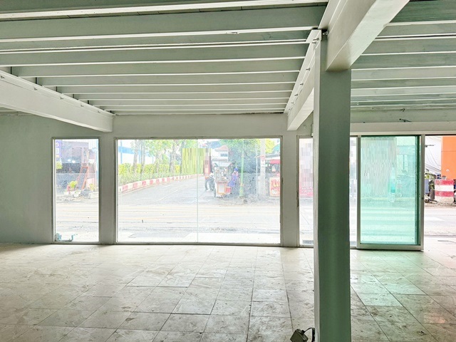 BTSสำโรง1.1กม. สุขุมวิท111-115 โชว์รูม อาคารพาณิชย์ 5คูหา 4ชั้น 5นอน 250ตร.วา.1,250ตร.ม. อิมพีเรียลเวิลด์ สำโรง 1.2 กม. ด่านสำโรง 1.2 กม.