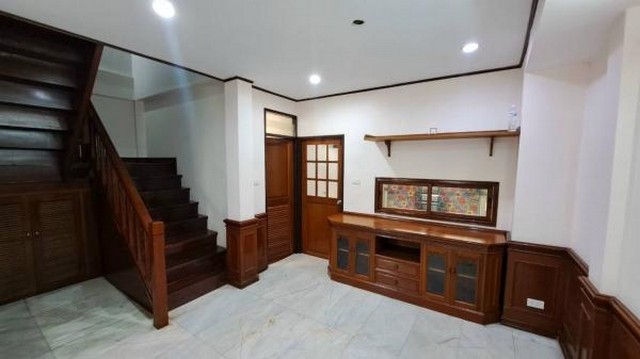 Me29ให้เช่าทาวน์โฮม 3 ชั้น ซอยปรีดีย์13 ย่านสุขุมวิท71 ใกล้ปากซอย 300 เมตร